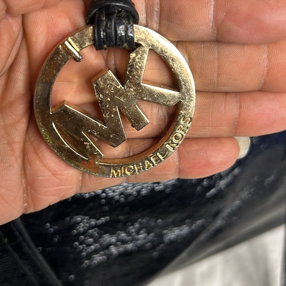 MICHAEL KORS Jet Set Gold Chain Black patent leather tote bag. - Picture 10 of 14